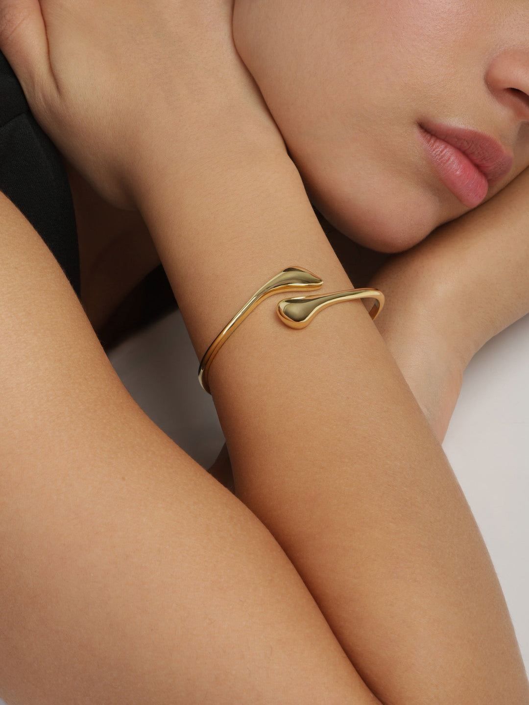 Pulseira rígida banhada a ouro
