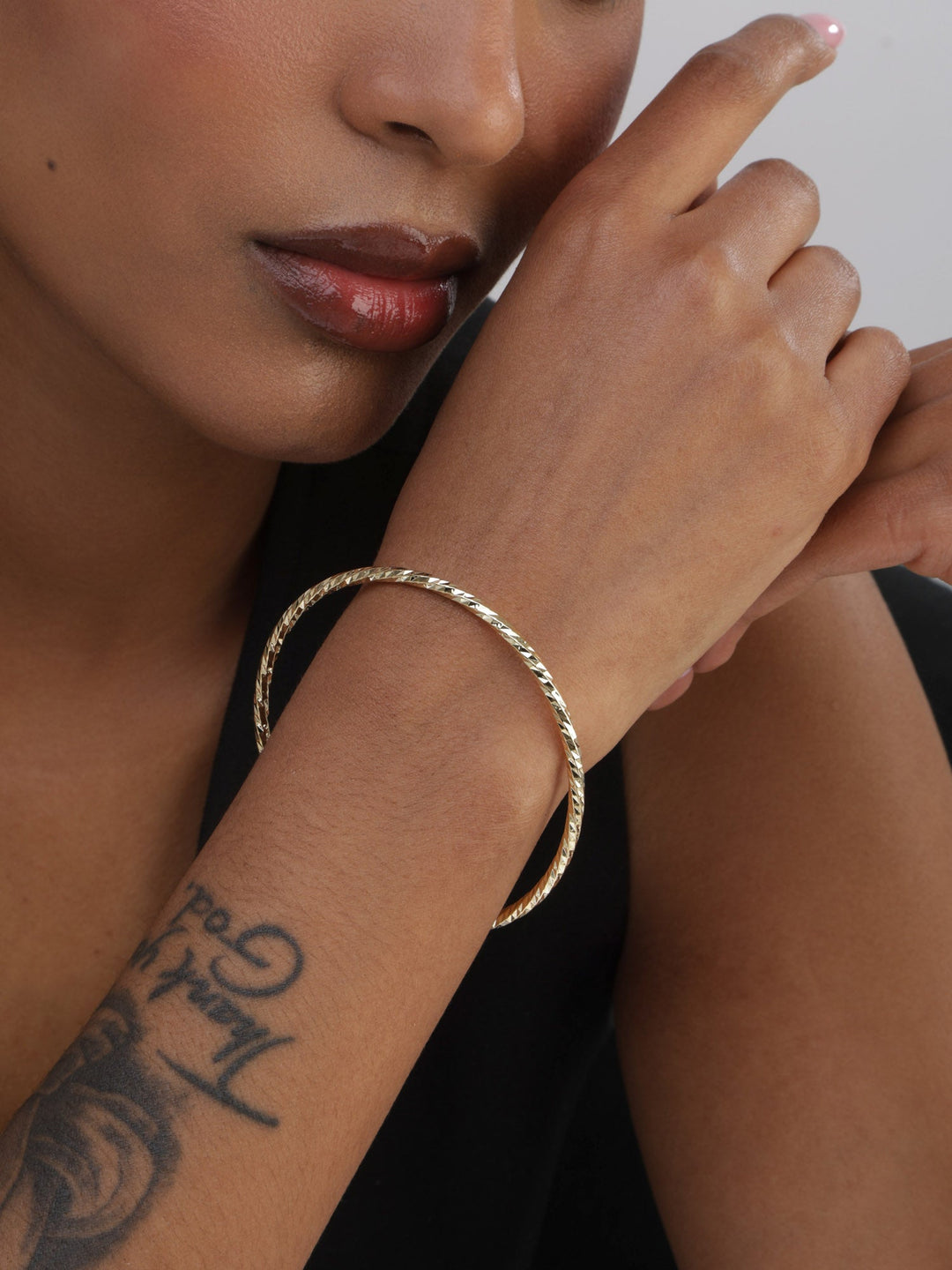 Pulseira rígida banhada a Ouro