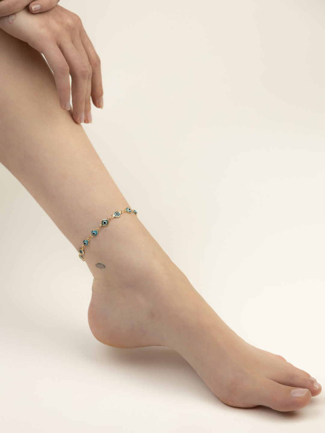 Pulseira para tornozelo banhada a ouro com esmalte e cristais coloridos