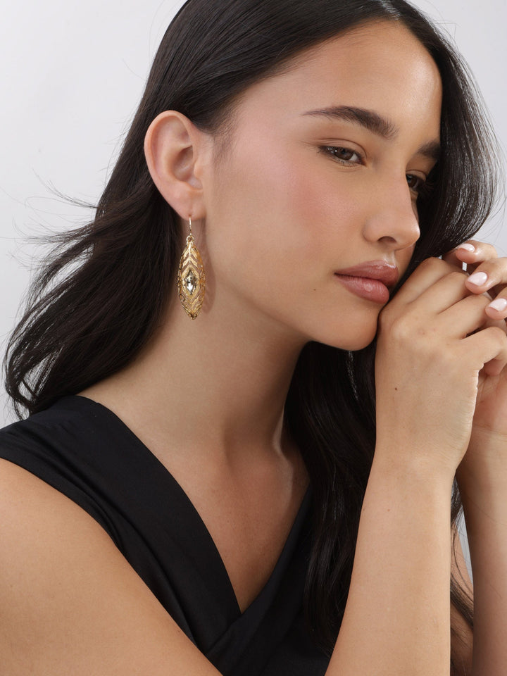 Pendentes banhados a ouro com cristais cinzentos
