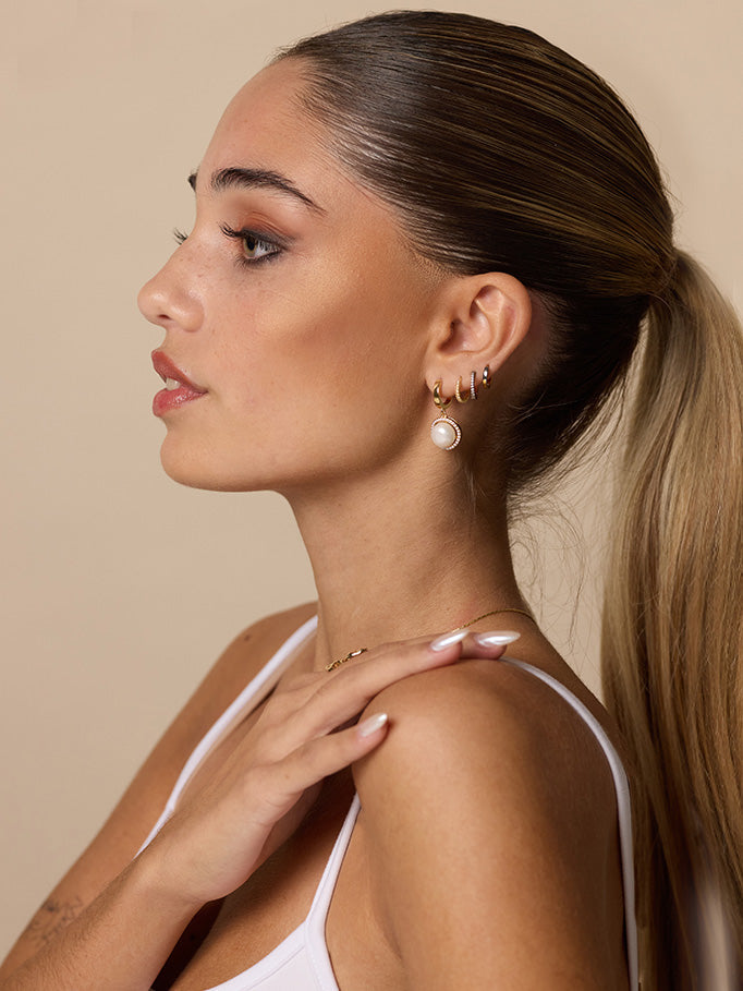 Pendentes banhados a ouro com zircónia e pérola