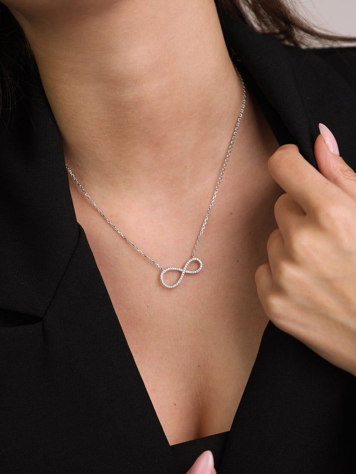 Fio com pendente infinito em prata com zircónia
