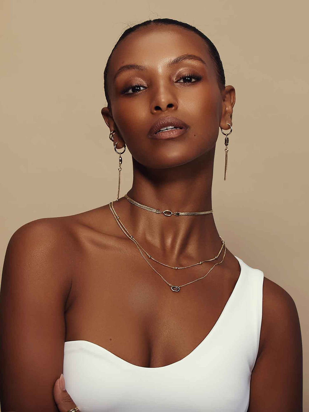 Colar choker banhado a ouro com cristal castanho
