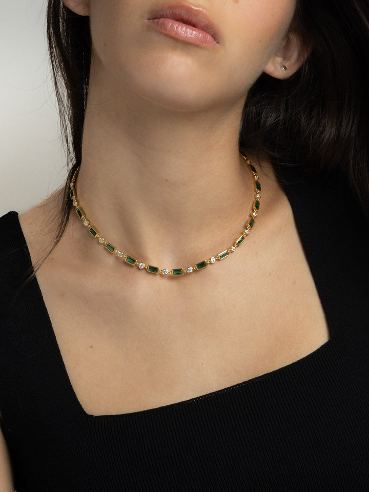 Colar choker banhado a ouro com zircónia