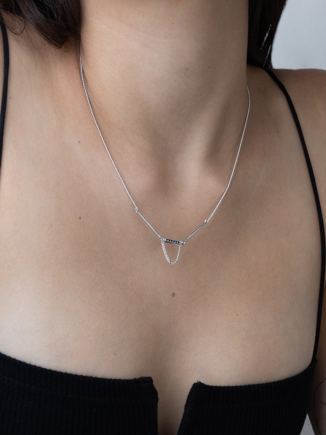 Colar com detalhes em prata 925 com zircónia preto