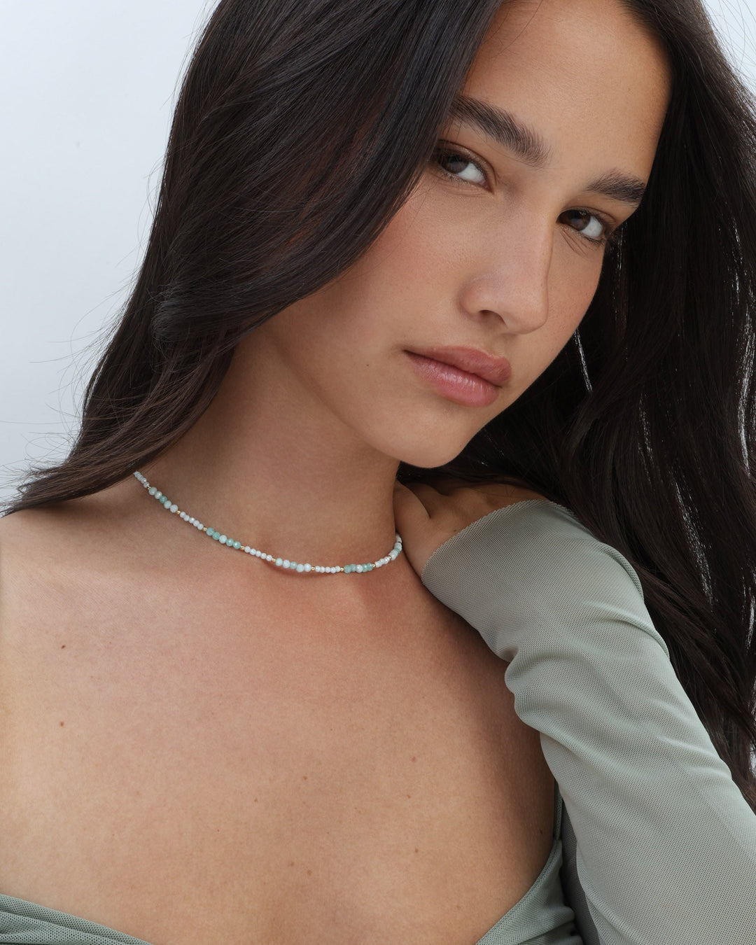 Colar choker banhado a ouro com zircónia verde