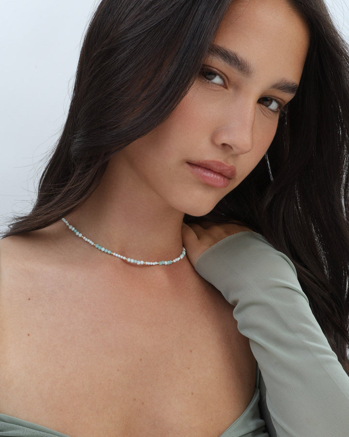 Colar choker banhado a ouro com zircónia verde
