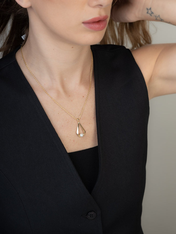 Fio com pendente banhado a ouro com pérola Swarovski branca
