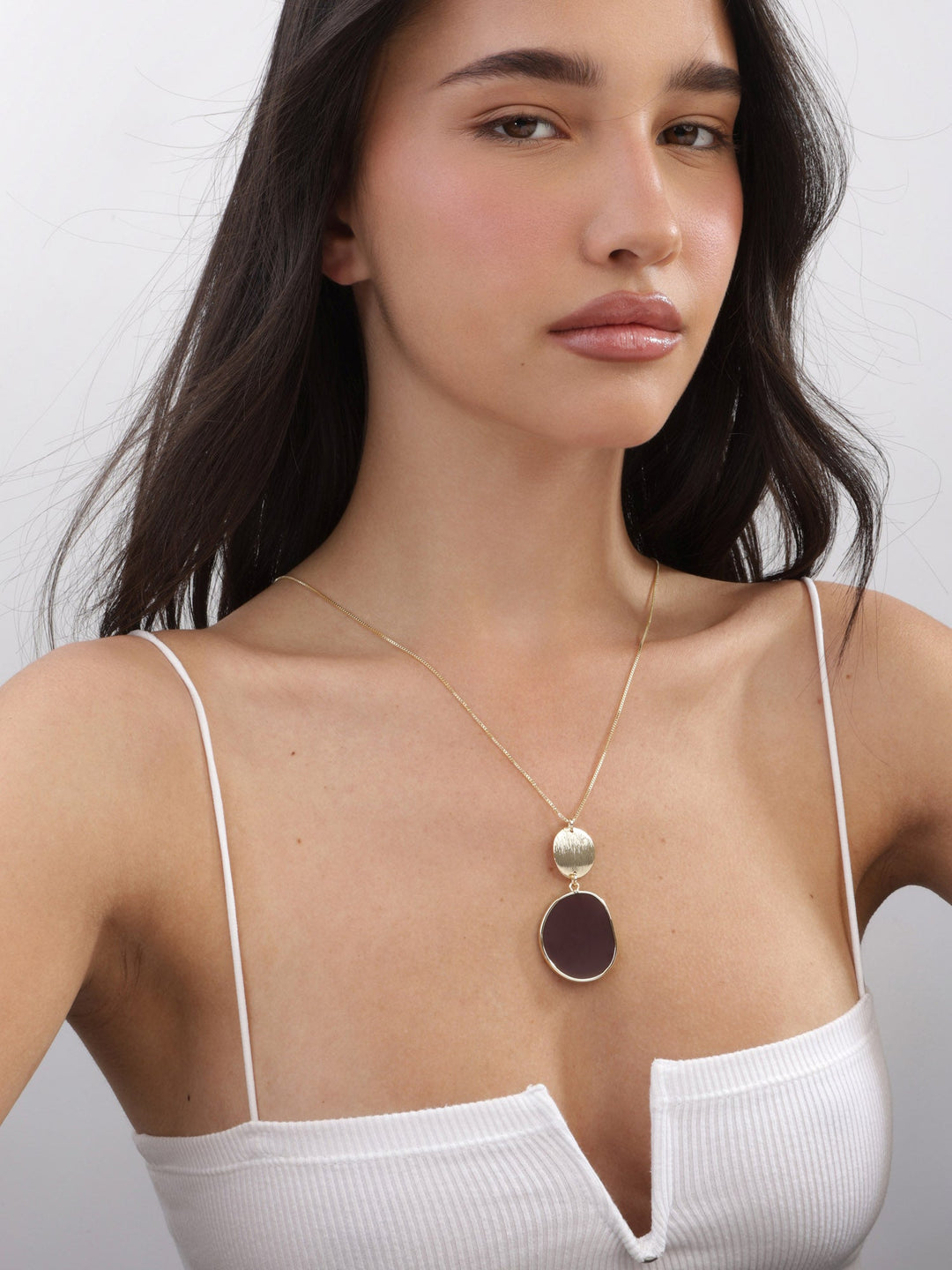 Fio com pendente banhado a ouro com pedra ockiite