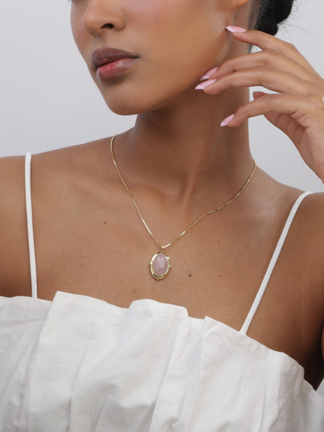 Fio com pendente vintage banhado a ouro com quartzo rosa
