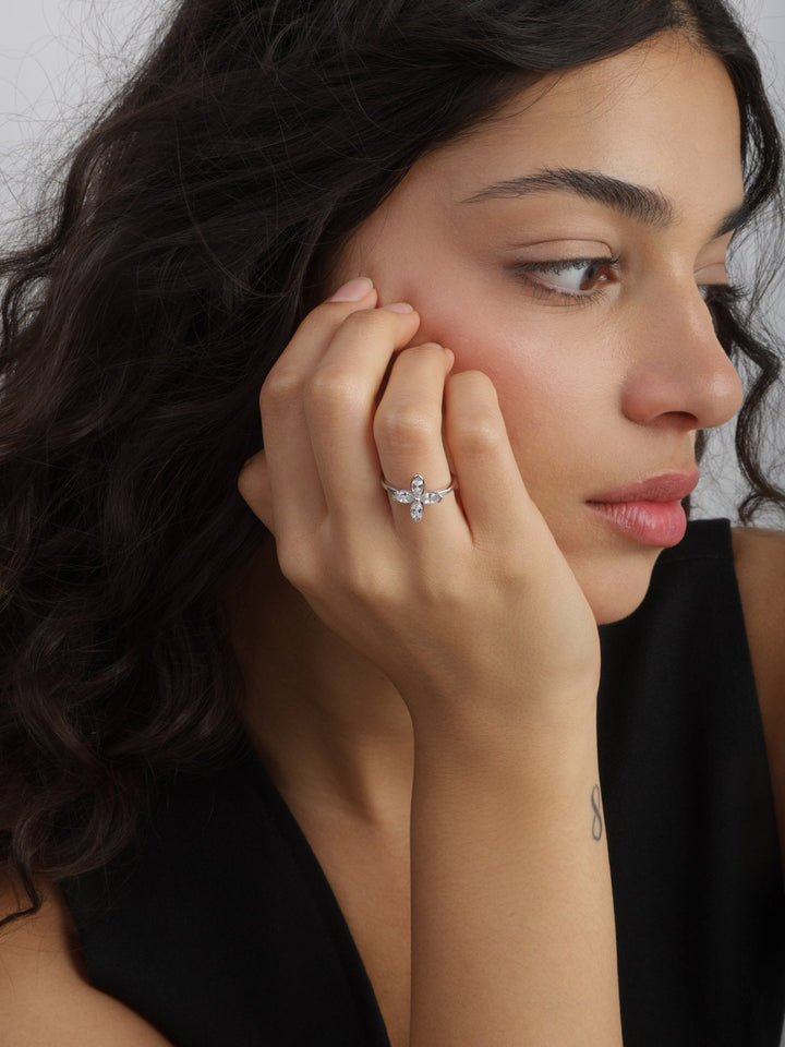 Anel flor em prata 925 com zircónias